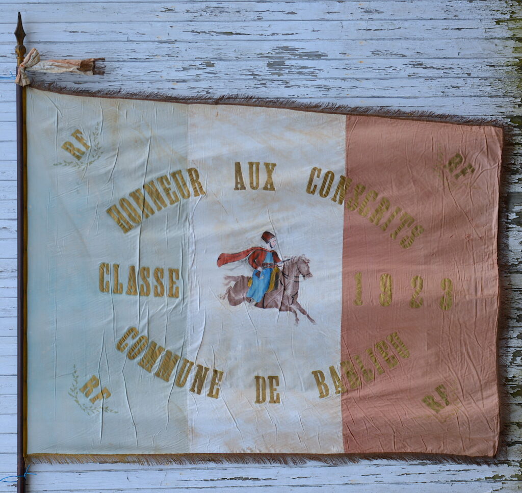 Drapeau-conscrits-Barlieu-1923